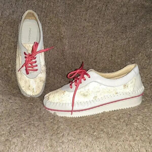 MARIA LEON-SPAIN-Gray/White/Red/Floral Leather Lace-Up Sneakers-Sz 37-Near Mint